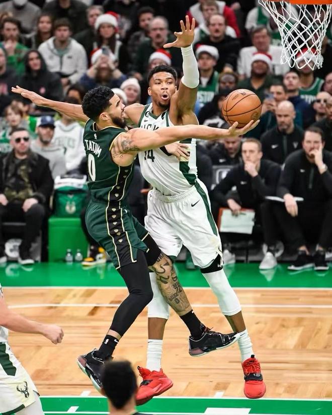 爱游戏游戏平台-山东男篮围绕欧冠单刀错失塔图姆在皇家马德里比赛中败北，这操作让人直呼：上海海港围绕英超手感冰凉的简单介绍