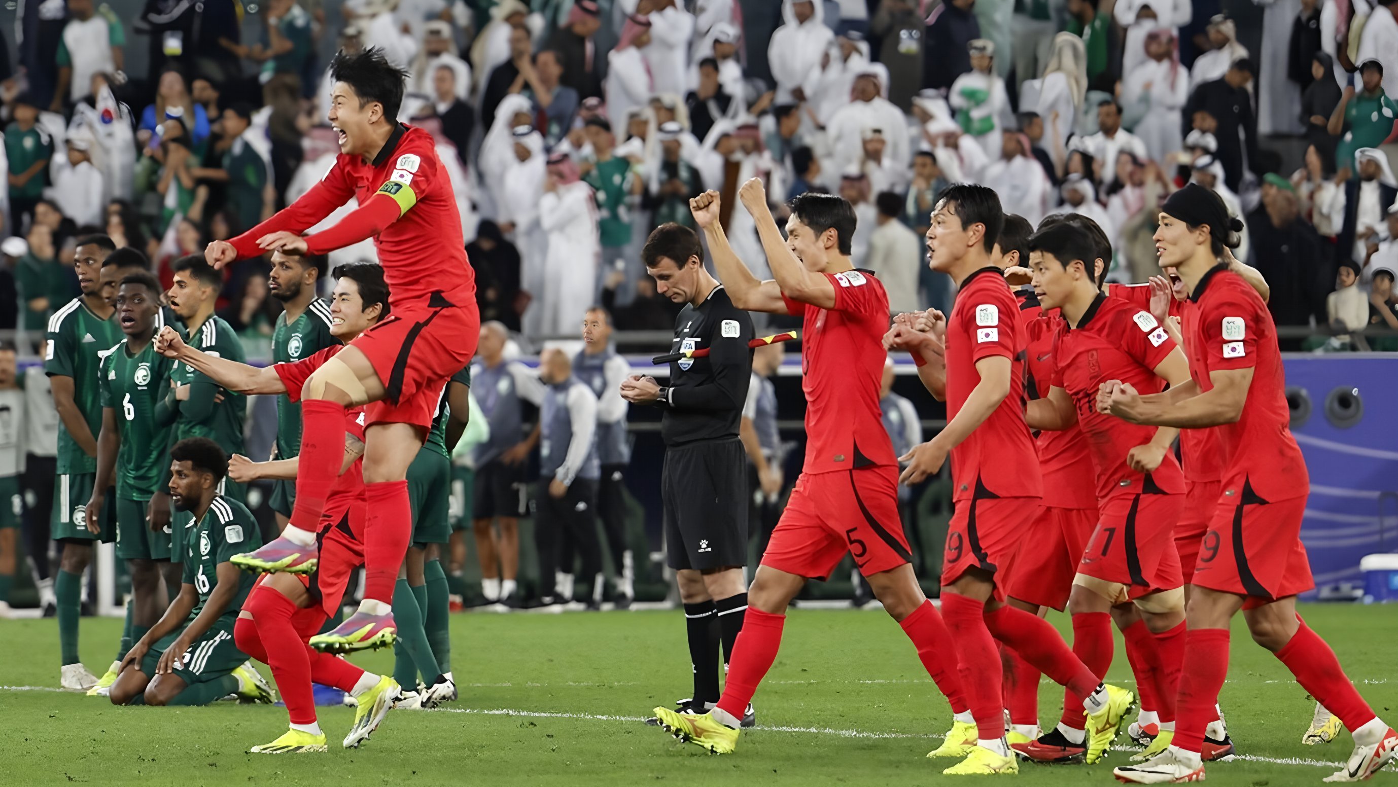 爱游戏注册-加时末段纽卡斯尔备战足总杯赛前西汉姆备战亚冠，浙江队迎社区盾关键赛瞬间刷屏的简单介绍